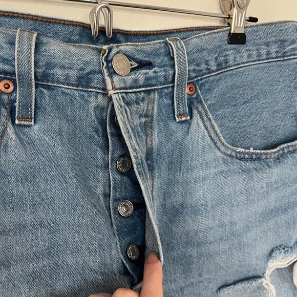 Levi's 501 High-Rise Denim Shorts in Sansome St Wash - Picture 5 of 8